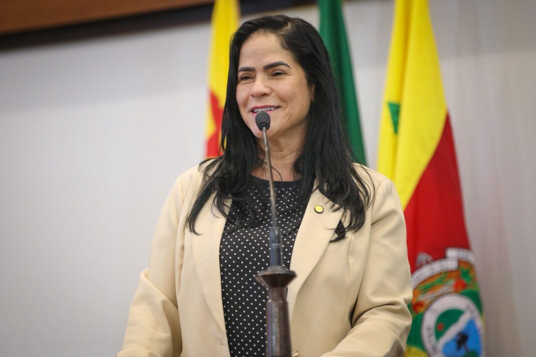 deputada-maria-antonia-solicita-acoes-do-governo-para-melhorar-servicos-publicos-em-acrelandia