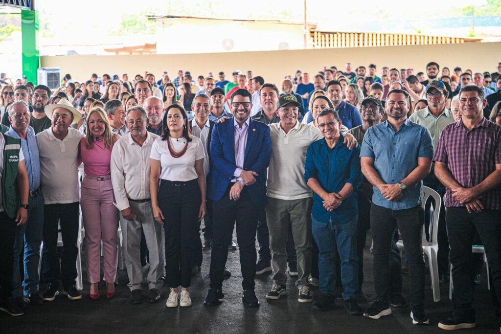 governador-gladson-cameli-assina-ordem-de-servico-para-a-construcao-de-58-pontes-nos-municipios-do-baixo-acre