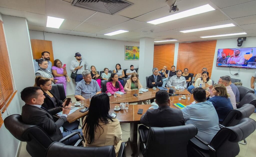 comissao-de-saude-promove-reuniao-par-tratar-sobre-a-conclusao-do-plano-de-carreira-dos-servidores-da-saude