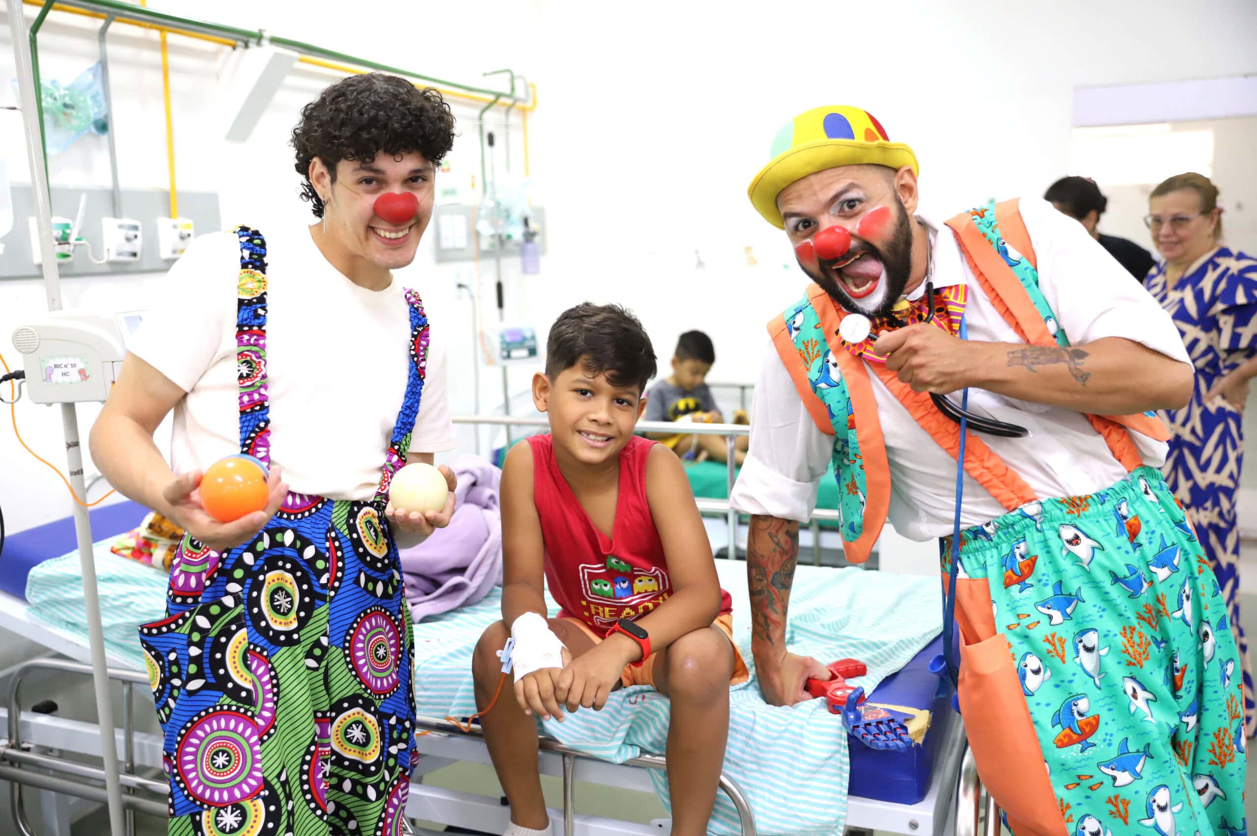 entre-cantigas,-dancas-e-sorrisos,-dia-das-criancas-e-celebrado-no-hospital-da-crianca-com-arte-e-alegria