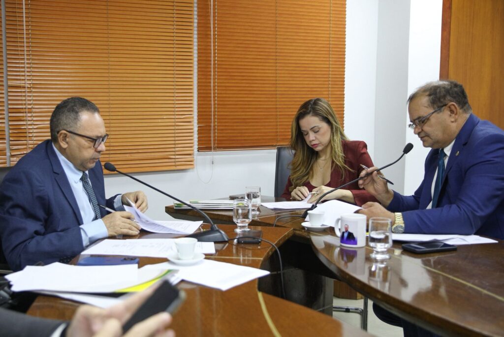 comissao-de-constituicao-e-justica-da-aleac-aprova-projetos-voltados-a-saude,-protecao-infantil-e-conscientizacao-sobre-o-autismo