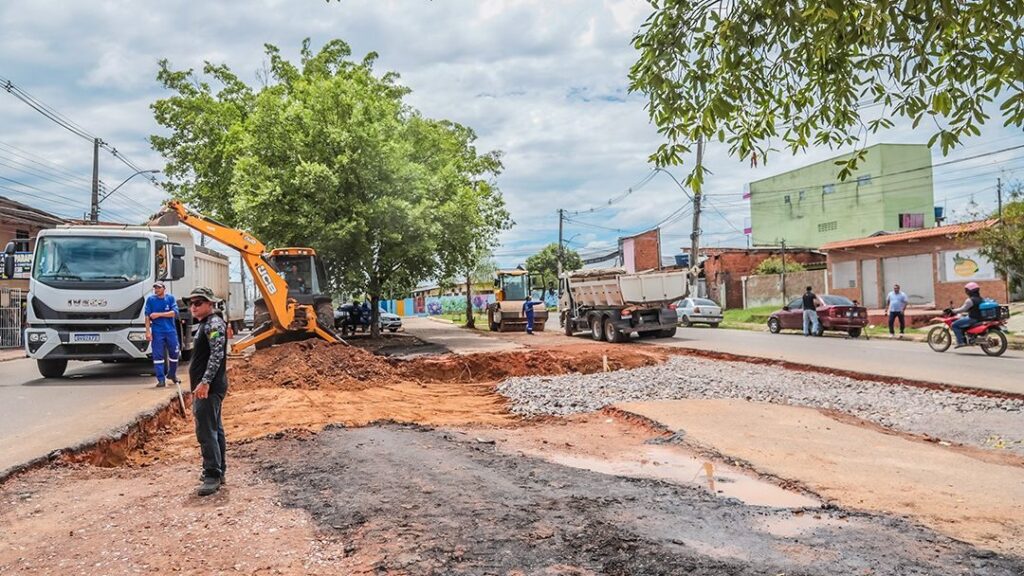 prefeitura-de-rio-branco-realiza-intervencao-viaria-na-rua-valdomiro-lopes-para-melhorar-a-seguranca-e-fluidez-do-transito