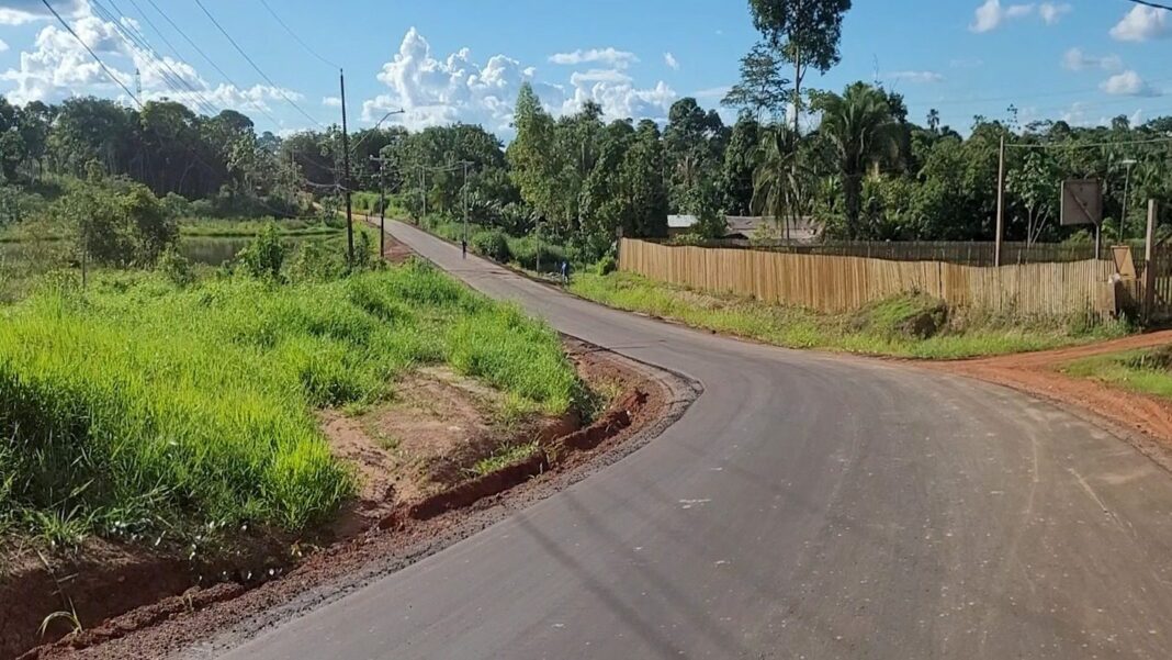 prefeitura-de-rio-branco-fornece-insumos-ao-governo-do-estado-na-recuperacao-de-ramais-na-zona-rural-da-capital