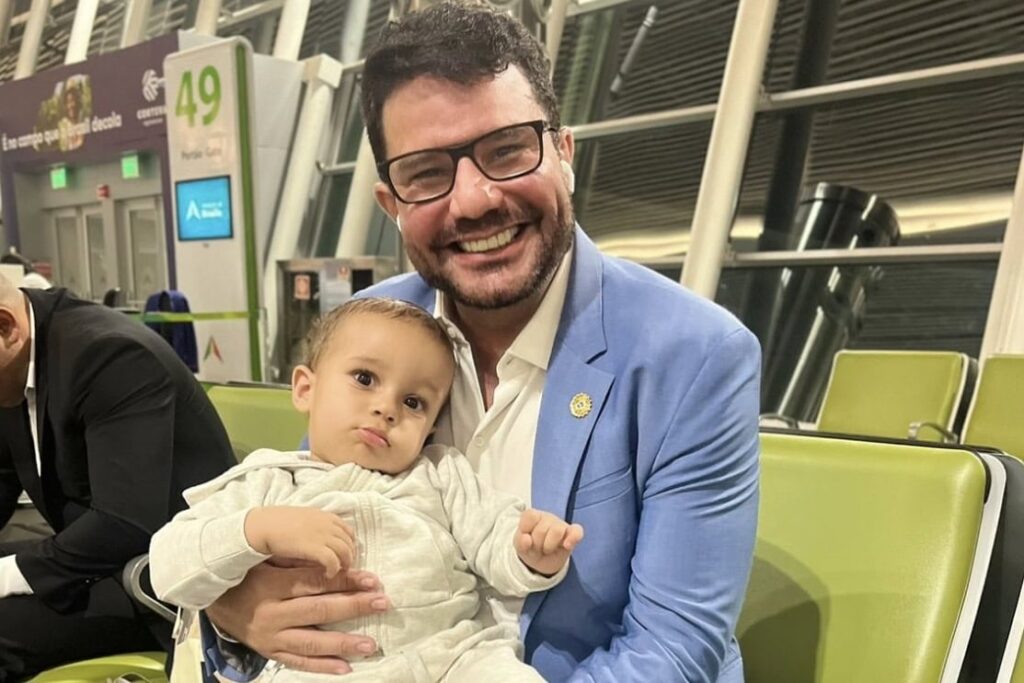 governador-gladson-cameli-celebra-recuperacao-de-bebe-acreano-apos-cirurgia-em-sao-paulo