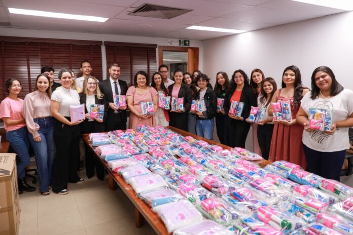 presidente-nicolau-junior-entrega-kits-que-serao-destinados-a-mulheres-atendidas-na-deam