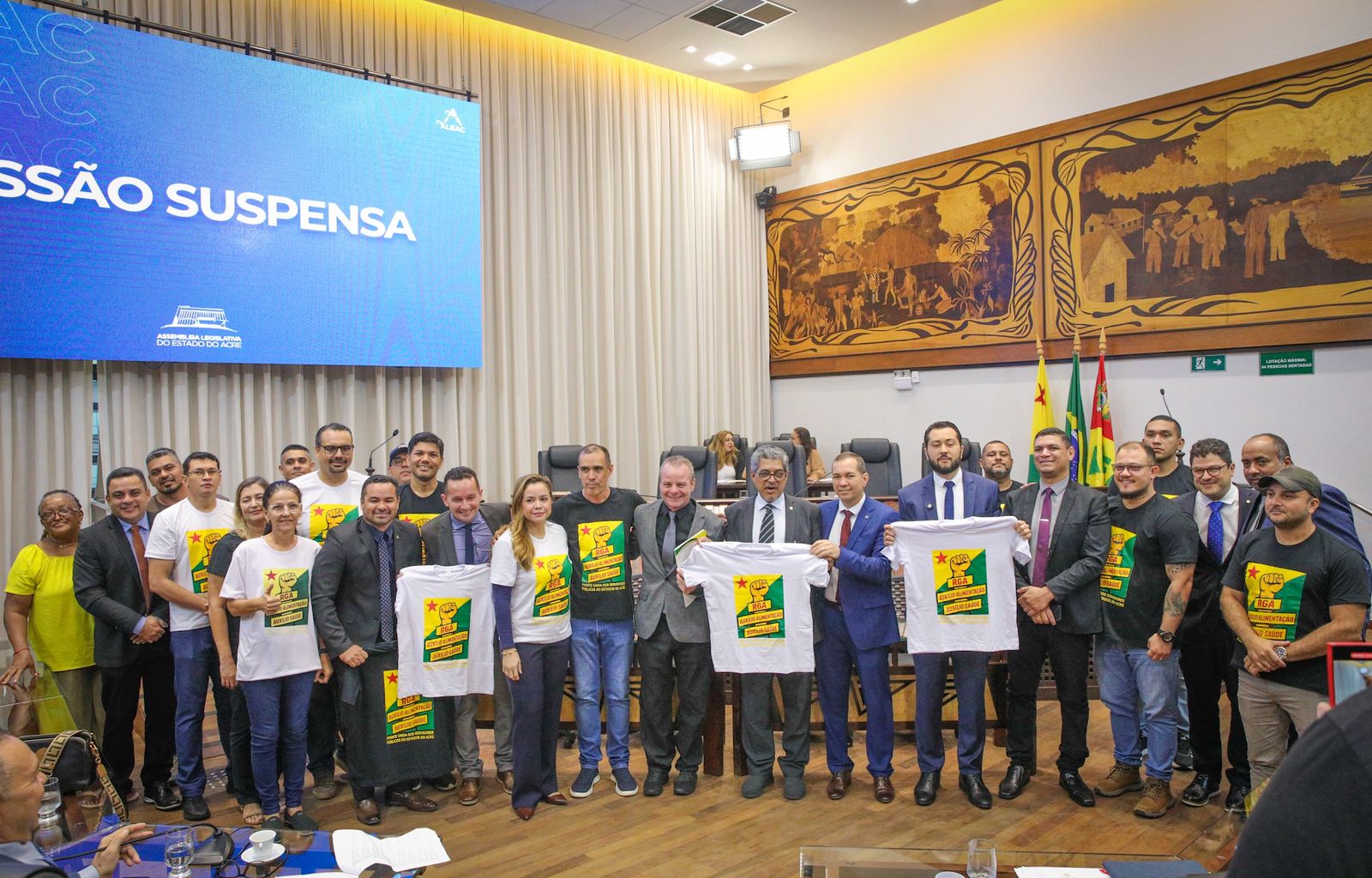 sessao-ordinaria-e-suspensa-para-receber-servidores-publicos