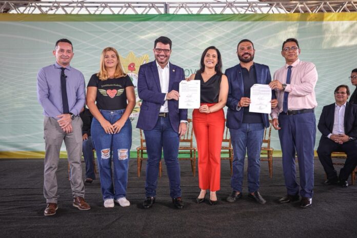 gladson-cameli-e-mailza-assis-firmam-termos-de-fomento-para-fortalecer-acoes-sociais gladson-cameli-e-mailza-assis-firmam-termos-de-fomento-para-fortalecer-acoes-sociais