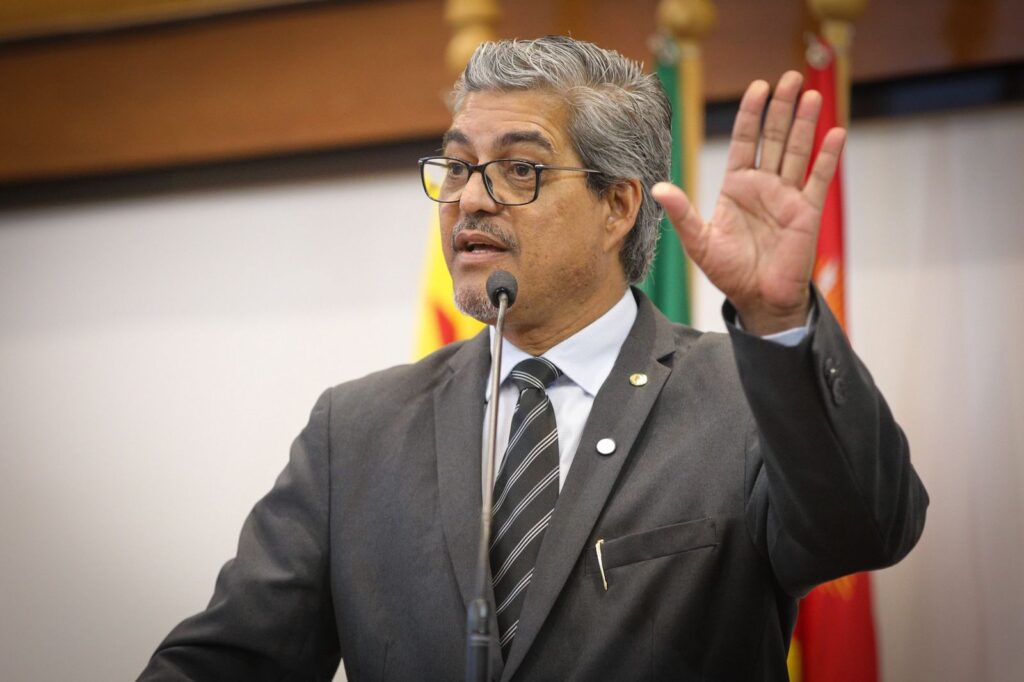 edvaldo-magalhaes-cobra-valorizacao-dos-servidores-e-critica-criacao-de-cargos-no-dia-do-servidor-publico