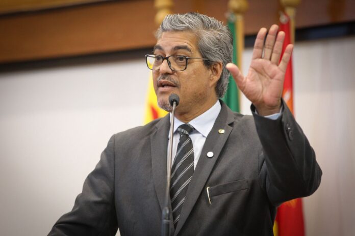 edvaldo-magalhaes-cobra-valorizacao-dos-servidores-e-critica-criacao-de-cargos-no-dia-do-servidor-publico