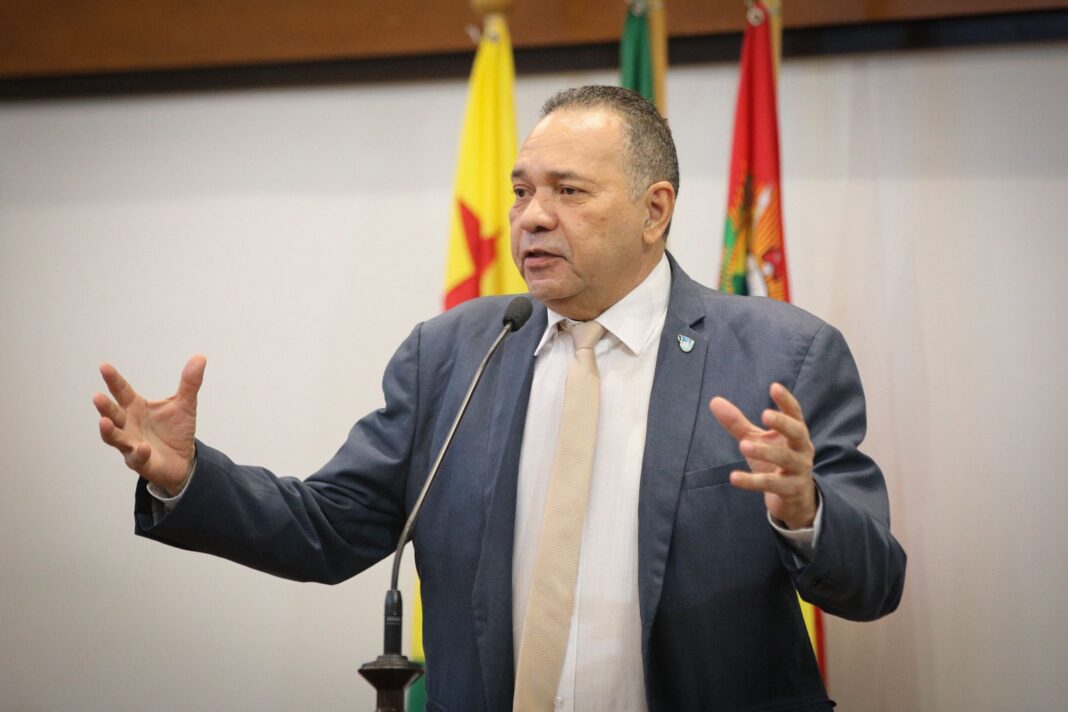 manoel-moraes-defende-acoes-do-governo-no-caso-da-maternidade-e-sai-em-defesa-de-gladson-cameli