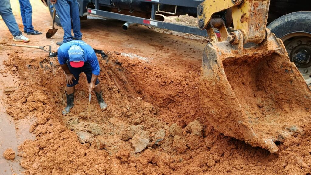 prefeitura-de-rio-branco-realiza-manutencao-emergencial-e-evita-desabastecimento-no-bairro-placas
