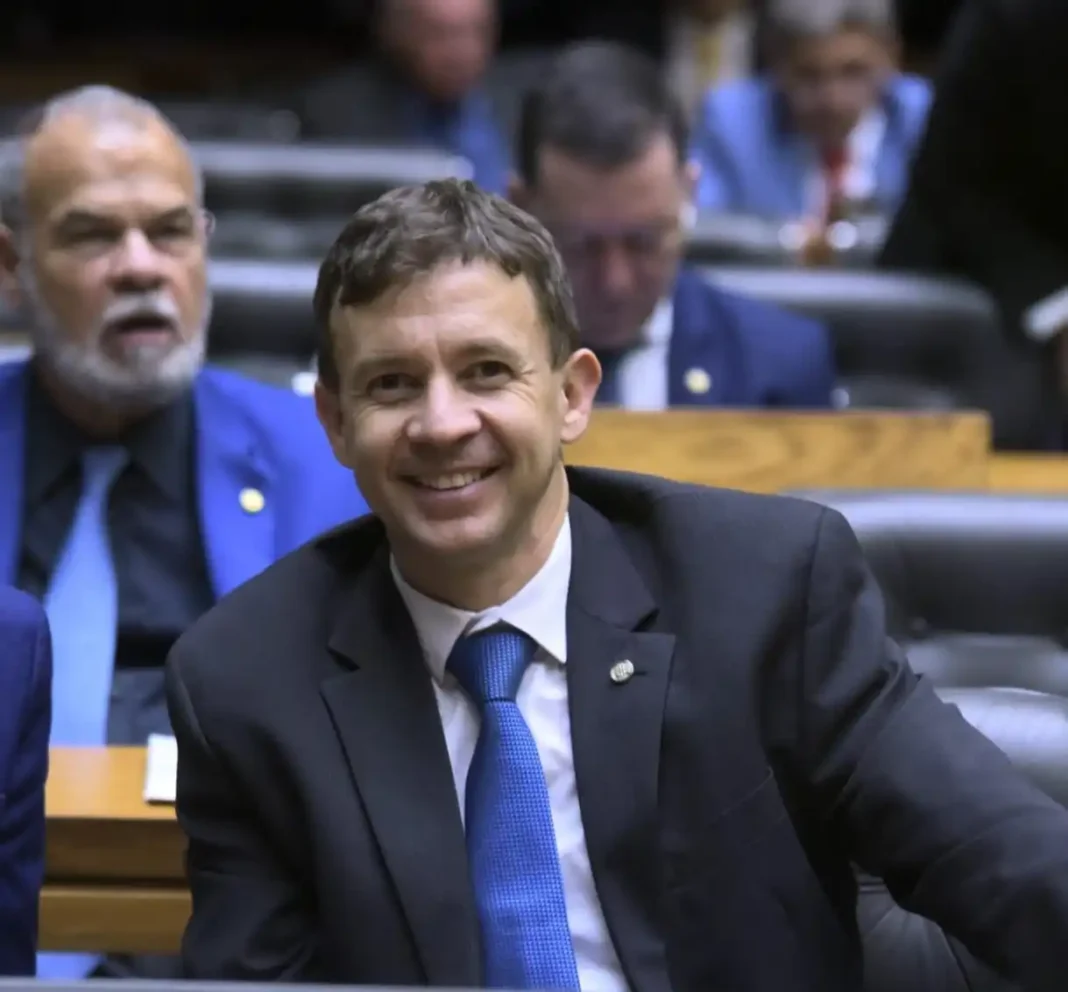 Eduardo Veloso Acre deputado União Brasil em sessão da Câmara dos Deputados
