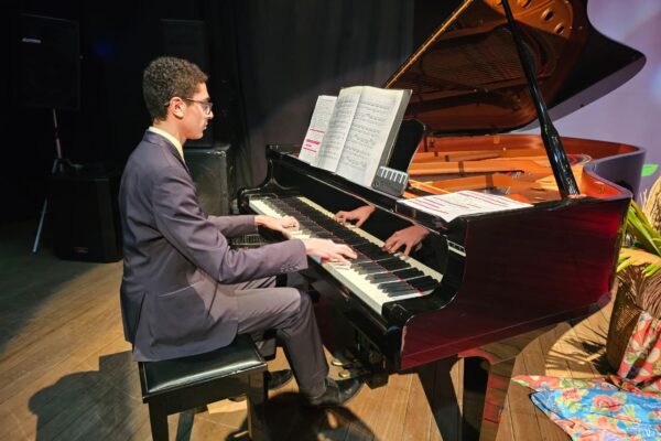 Sarau Cultural da Escola SESI 2025 celebra vozes e cores da cultura brasileira