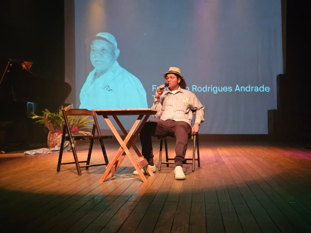 Apresentação artística no Sarau Cultural SESI 2025 em Rio Branco na Usina de Arte João Donato
