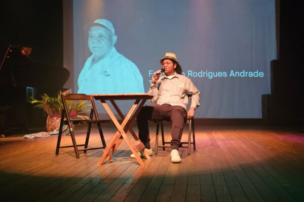 Apresentação artística no Sarau Cultural SESI 2025 em Rio Branco na Usina de Arte João Donato