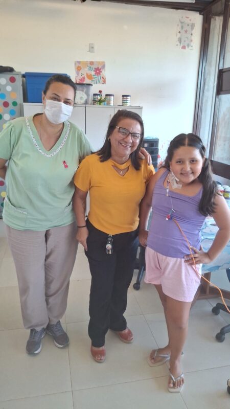 Professora, Clarice e Camila.