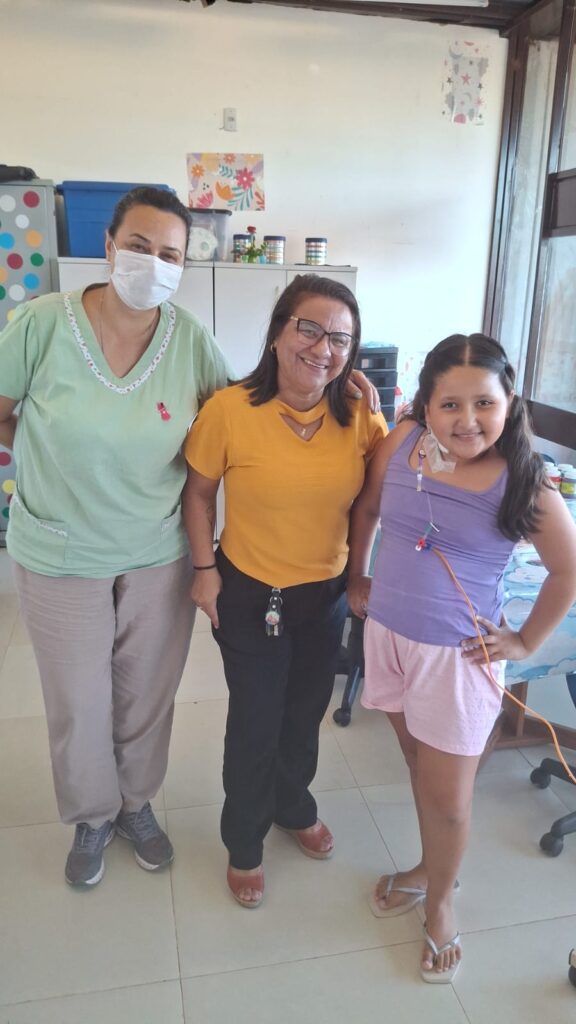 Professora, Clarice e Camila.