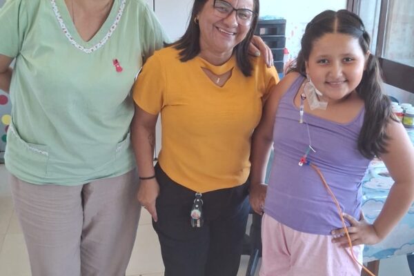 Professora, Clarice e Camila.