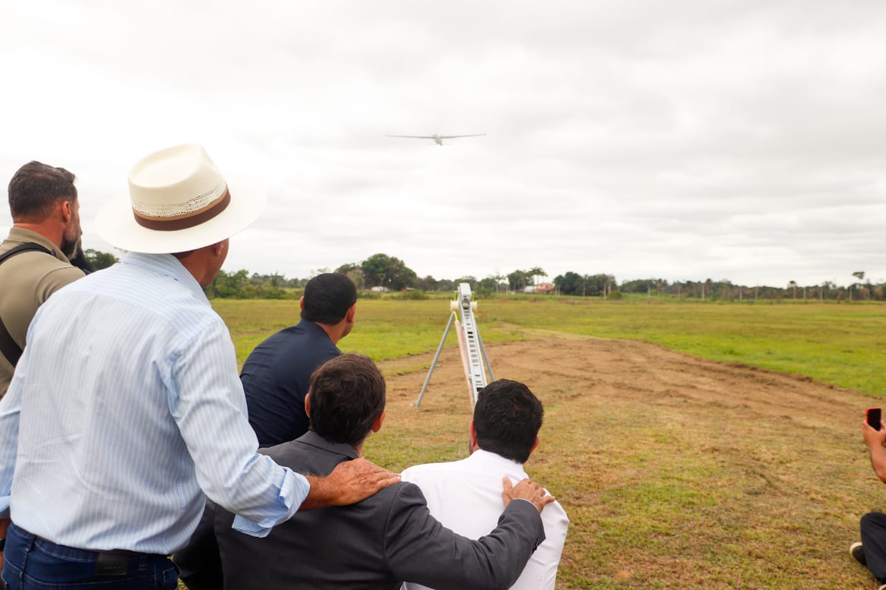Lancamento da primeira aeronave nao tripulada do Estado 9