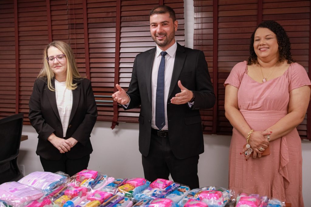 Presidente Nicolau Júnior entrega kits que serão destinados a mulheres atendidas na DEAM | Cidade AC News – Notícias do Acre
