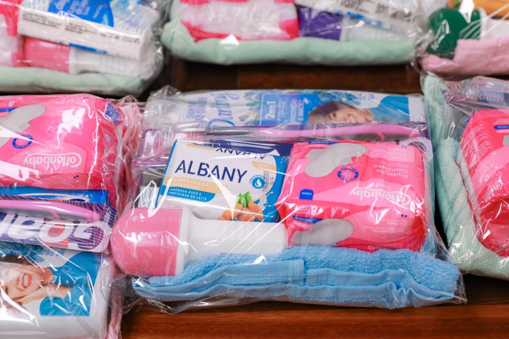 Presidente Nicolau Júnior entrega kits que serão destinados a mulheres atendidas na DEAM | Cidade AC News – Notícias do Acre