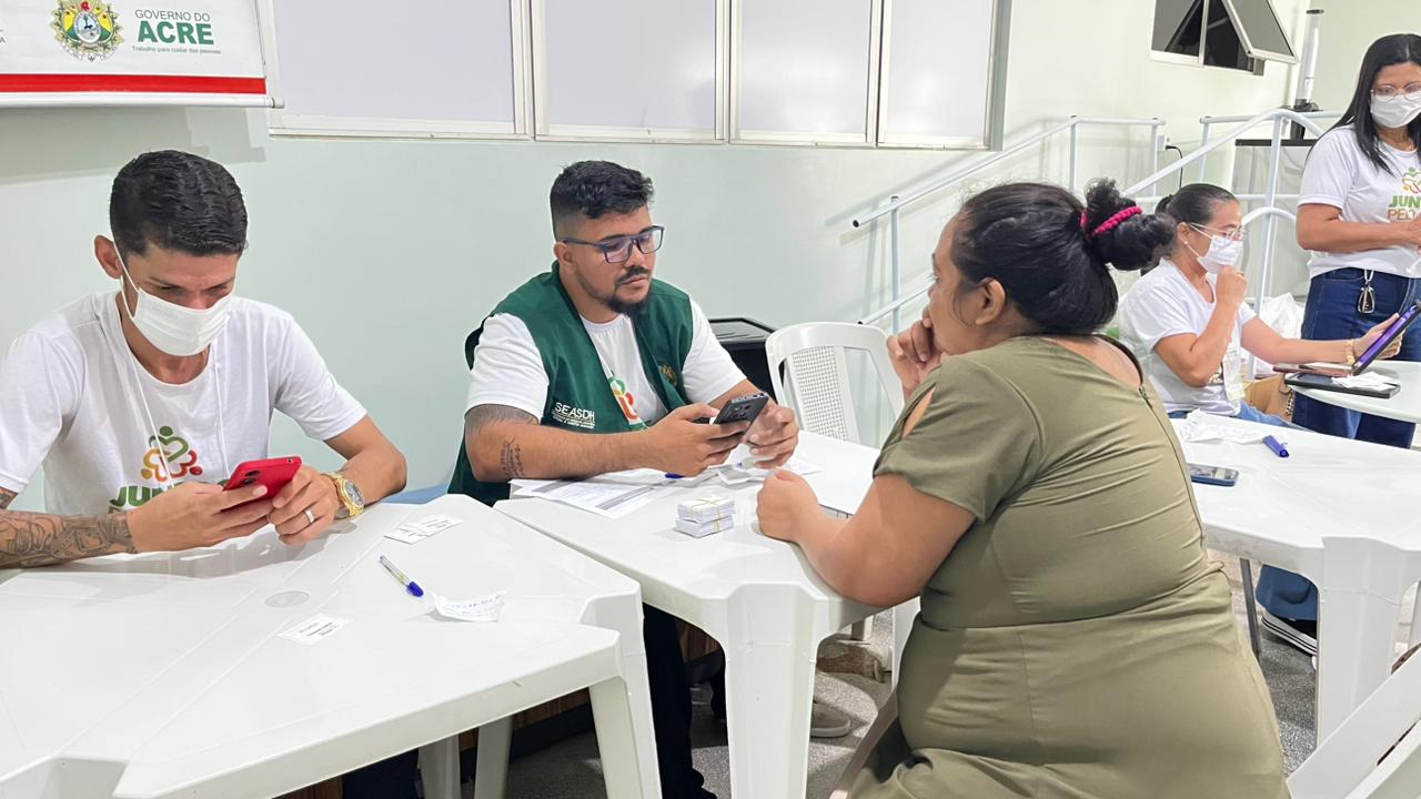 governo-realiza-acao-do-vestuario-social-no-hospital-do-idoso