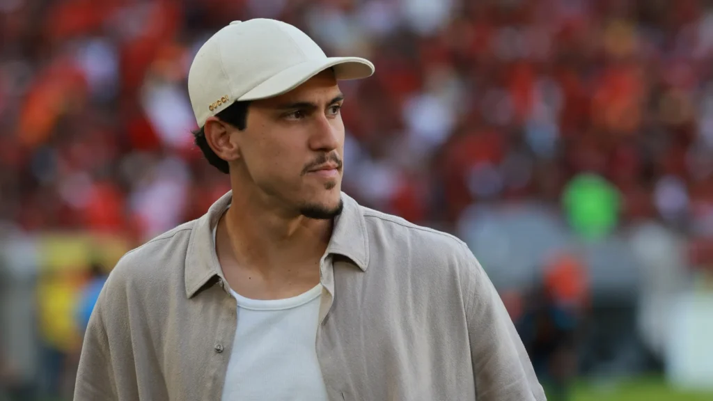 flamengo-cria-tipoias-para-pedro-jogar-que-precisam-de-aprovacao-dos-arbitros