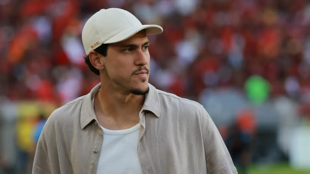 flamengo-cria-tipoias-para-pedro-jogar-que-precisam-de-aprovacao-dos-arbitros