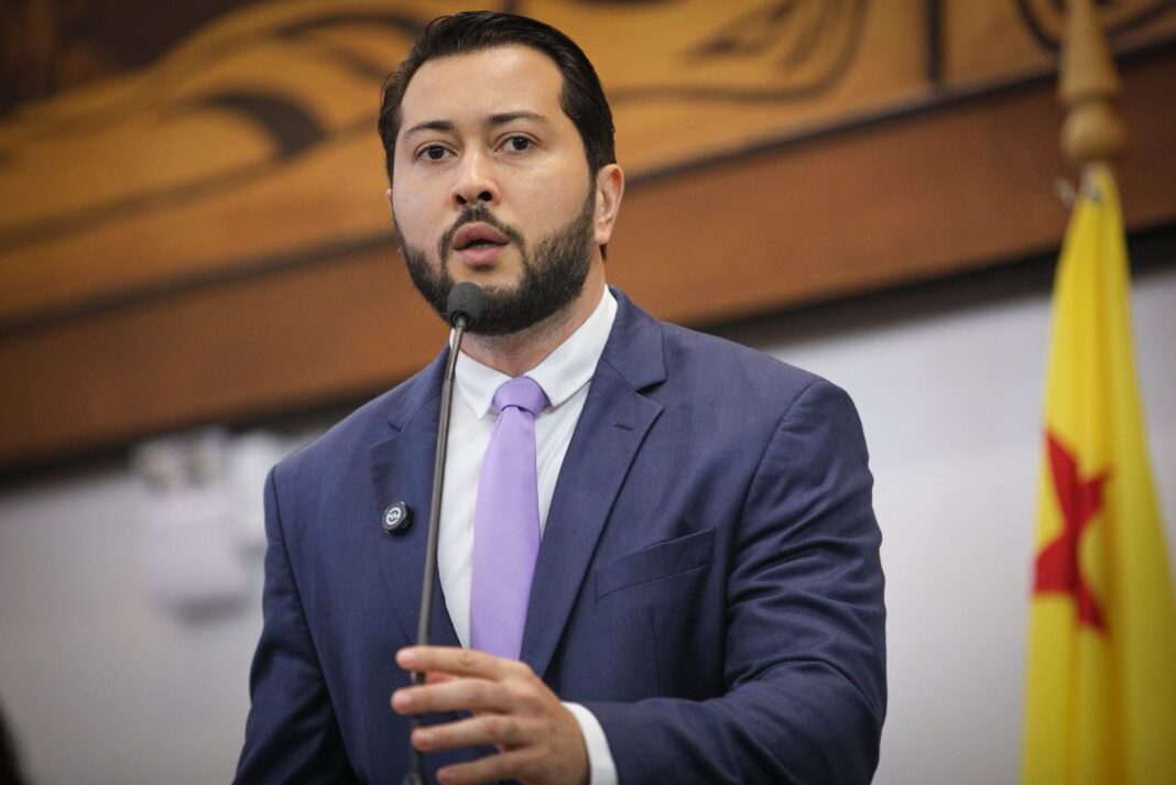 jarude-critica-criacao-de-cargos-e-nomeacao-na-secretaria-de-justica:-“um-tapa-na-cara-de-quem-esta-no-cadastro-de-reserva”