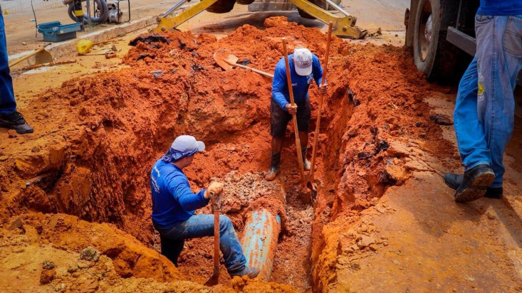 prefeitura-de-rio-branco-realiza-manutencao-na-avenida-brasil-para-substituicao-de-cano-antigo