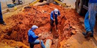 prefeitura-de-rio-branco-realiza-manutencao-na-avenida-brasil-para-substituicao-de-cano-antigo