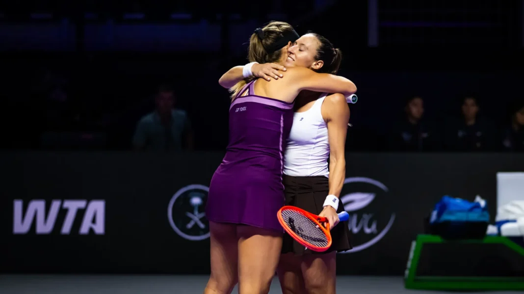 stefani-e-babos-vencem-russas-e-se-aproximam-da-semi-do-wta-finals