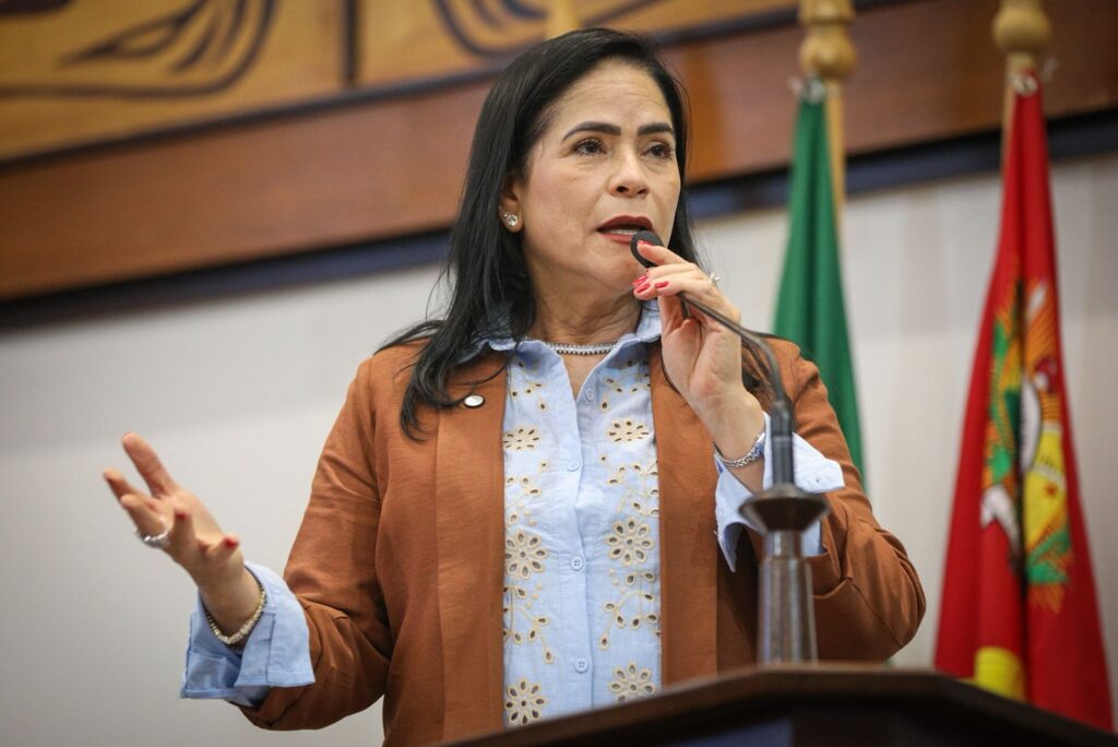 maria-antonia-parabeniza-marechal-thaumaturgo-pelos-33-anos-e-pede-tecnico-para-sala-ortopedica-em-cruzeiro-do-sul