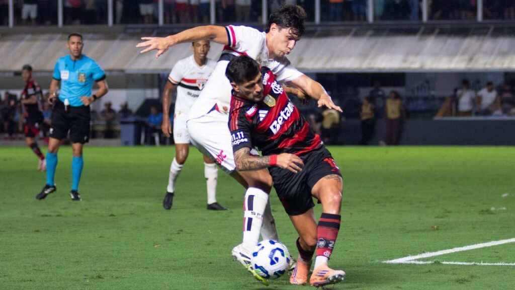 com-menos-um,-flamengo-empata-com-sao-paulo;-palmeiras-comemora