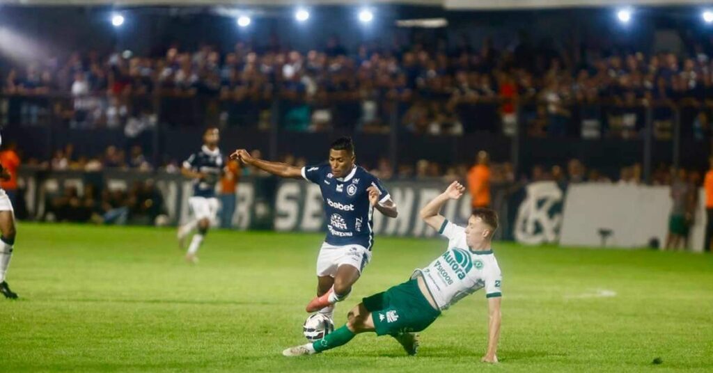 remo-leva-gol-no-ultimo-segundo,-empata-com-a-chape-e-frustra-o-torcedor-no-baenao