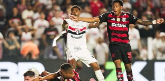 sao-paulo-fraqueja,-reage-com-mudancas-de-crespo-e-expulsao-de-plata-para-empatar-com-flamengo