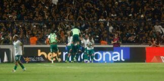 guto-ferreira-apos-empate-da-chape-no-ultimo-lance:-‘nao-tem-nada-perdido,-vamos-ate-o-fim’