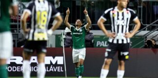 vitor-roque-decide-e-palmeiras-vence-classico-com-santos-no-brasileiro