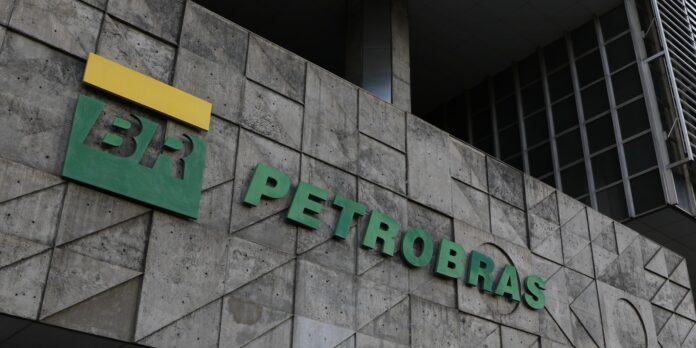 petrobras-anuncia-lucro-liquido-de-r$-32,7-bi no-terceiro-trimestre petrobras-anuncia-lucro-liquido-de-r$-32,7-bi no-terceiro-trimestre