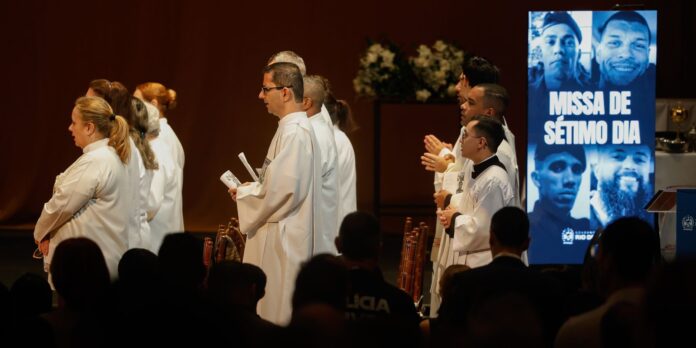 missa-de-7o-dia-homenageia-policiais-mortos-em-operacao-no-rio missa-de-7o-dia-homenageia-policiais-mortos-em-operacao-no-rio