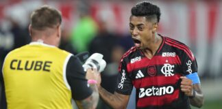fla-vence,-aproveita-derrota-do-palmeiras-e-volta-a-igualar-rival