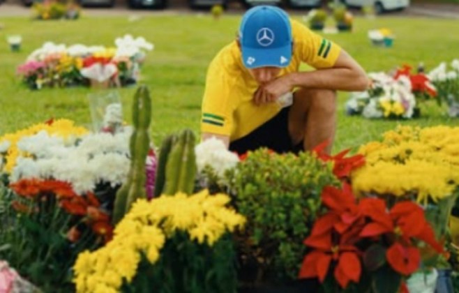 piloto-italiano-kimi-antonelli-visita-tumulo-de-senna-antes-do-gp-de-sao-paulo