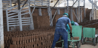 ceramica-municipal-de-tarauaca-retoma-producao-de-tijolos-para-transformar-vias-publicas