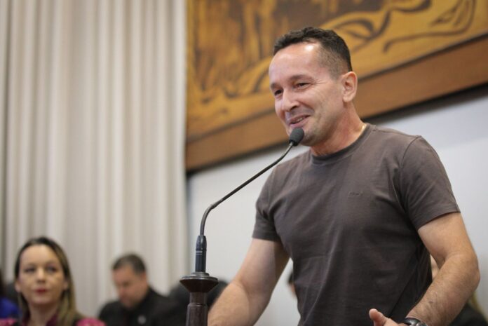 adailton-cruz-destaca-papel-transformador-do-ifac-e-homenageia-reitor-e-servidores-durante-sessao-solene adailton-cruz-destaca-papel-transformador-do-ifac-e-homenageia-reitor-e-servidores-durante-sessao-solene