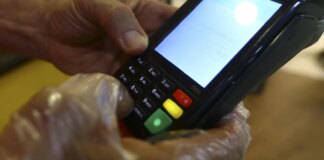 bc:-bandeira-de-cartao-tera-de-pagar-transacoes-em-caso-de-falhas