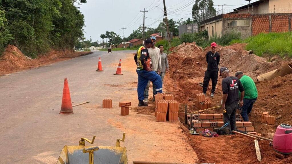 deracre-realiza-etapa-de-drenagem-com-bocas-de-lobo-e-meio-fio-na-estrada-dias-martins