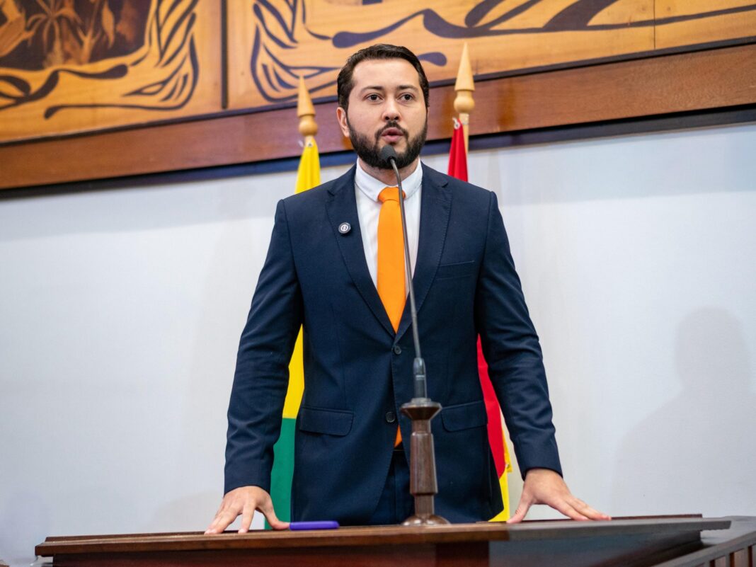 em-defesa-do-prefeito-de-feijo,-emerson-jarude-critica-postura-do-governo-e-cita-conflitos-com-instituicoes