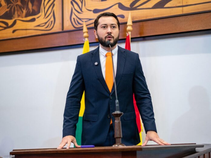 em-defesa-do-prefeito-de-feijo,-emerson-jarude-critica-postura-do-governo-e-cita-conflitos-com-instituicoes em-defesa-do-prefeito-de-feijo,-emerson-jarude-critica-postura-do-governo-e-cita-conflitos-com-instituicoes