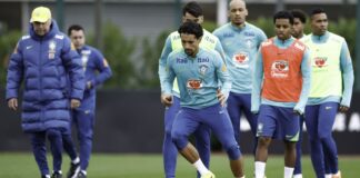 com-equipe-completa,-ancelotti-comanda-atividade-em-londres