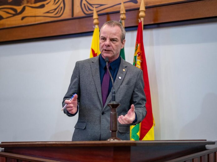 pedro-longo-pede-atencao-especial-a-convocacao-de-professores-da-educacao-especial-e-defende-valorizacao-da-inclusao-escolar